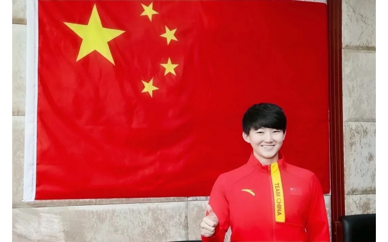 來了，世界冠軍宮乃瑩！